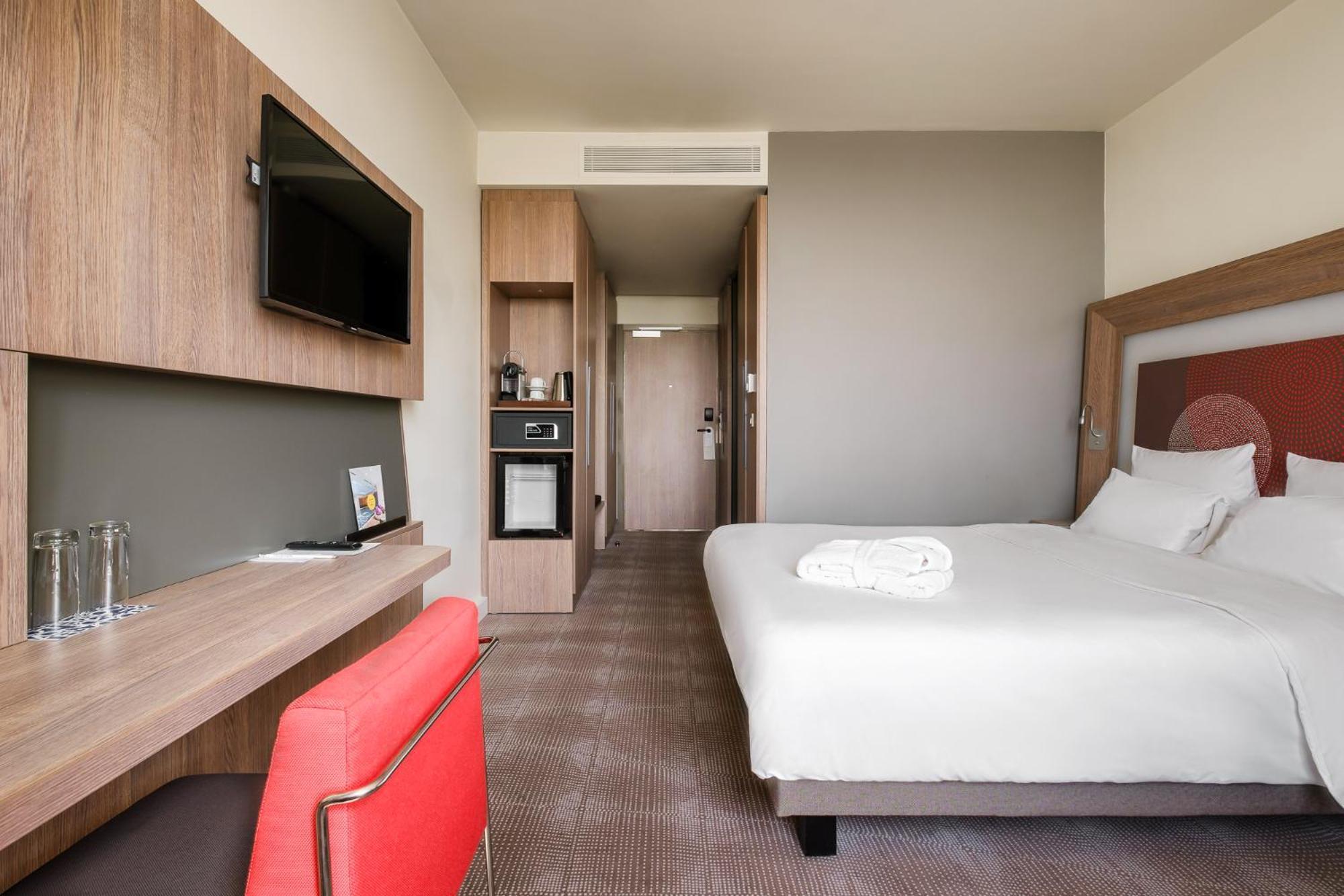 Novotel Almaty City Center מראה חיצוני תמונה