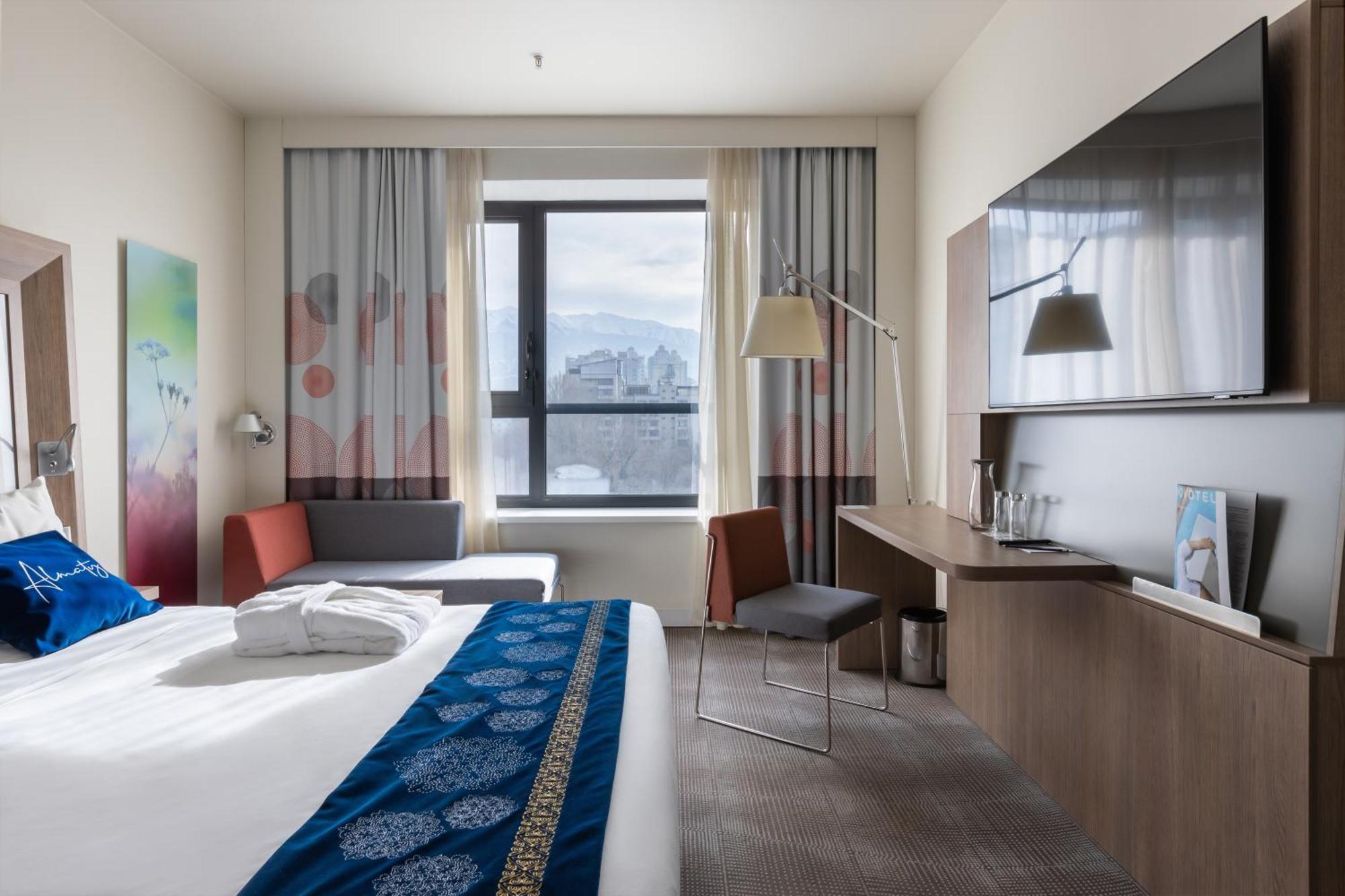 Novotel Almaty City Center מראה חיצוני תמונה