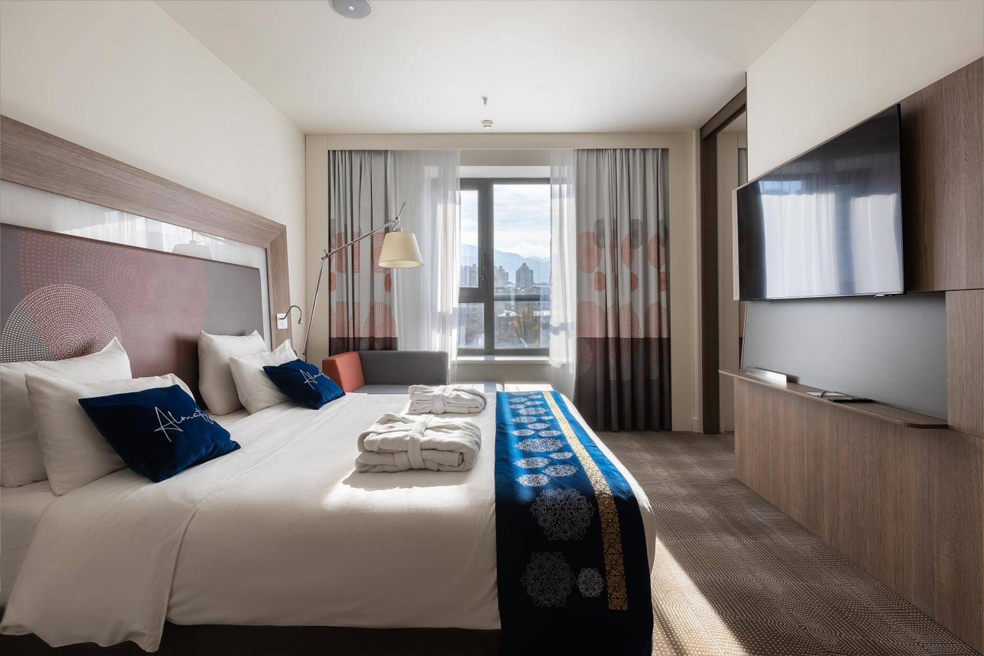Novotel Almaty City Center מראה חיצוני תמונה